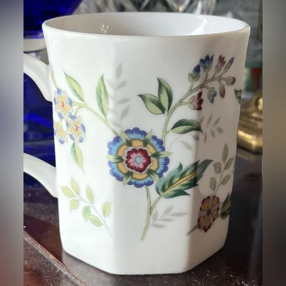 2 Andrea by Sadek Buckingham Coffee/Tea Mugs White Octagonal Floral Gold Japan - Picture 5 of 14